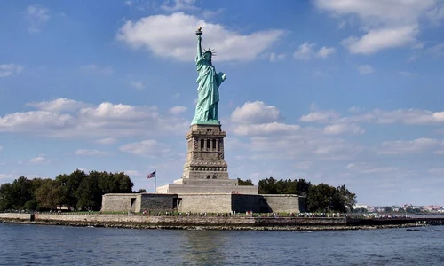 „O idee în mințile noastre”: ce înseamnă să fii american atunci cînd nu ești născut în America jpeg