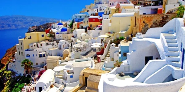 Străzile din Santorini Grecia Foto lifethinktravel com