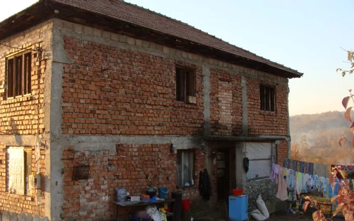 Casa în care locuieşte Mădălina Mustăţea cu copiii