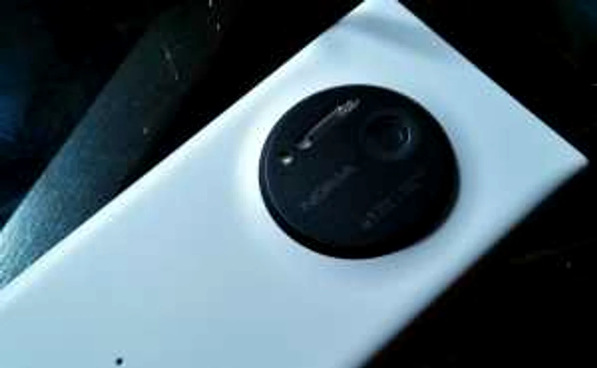 Lumia 1020 va fi disponibil în mai multe nuanţe de culoare. FOTO Răzvan Băltăreţu/Adevărul
