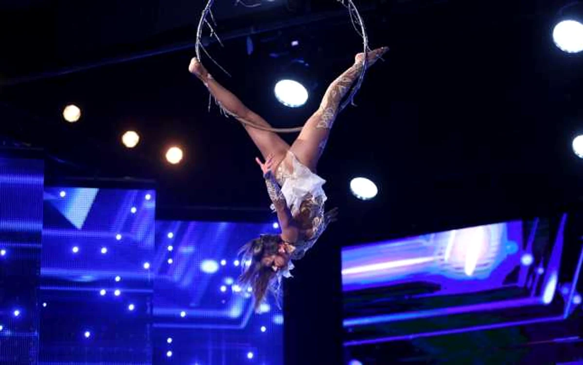 Diana Boiachin i-a ţinut pe toţi în suspans în timpul numărului ei de aerial ring şi silk FOTOGRAFII Pro TV