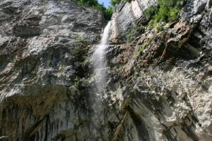 Cascada Roşeţ de lângă Băile Herculane