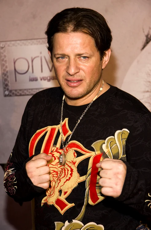 Actorul Costas Mandylor este bun prieten cu Gerard Butler, așa că l-a invitat pe acesta din urmă la nunta sa, care va avea loc în România