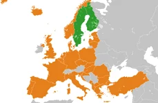 Suedia, Finlanda (cu verde) și statele NATO (portocaliu). Hartă de JayCoop / Wikimedia Commons
