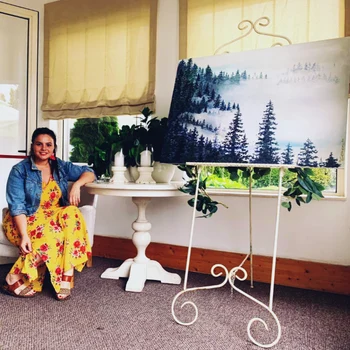 Roxana Maria Cernea, artista specializată în pictură intuitivă. FOTO Arhiva personală