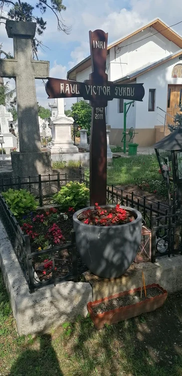 Angela Similea are grijă în permanență de mormântul soțului
