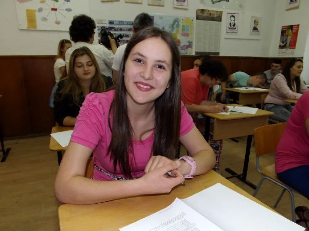 Elevii de clasa a XII-a încep probele scrise la BAC 2014  (FOTO: Adevărul)