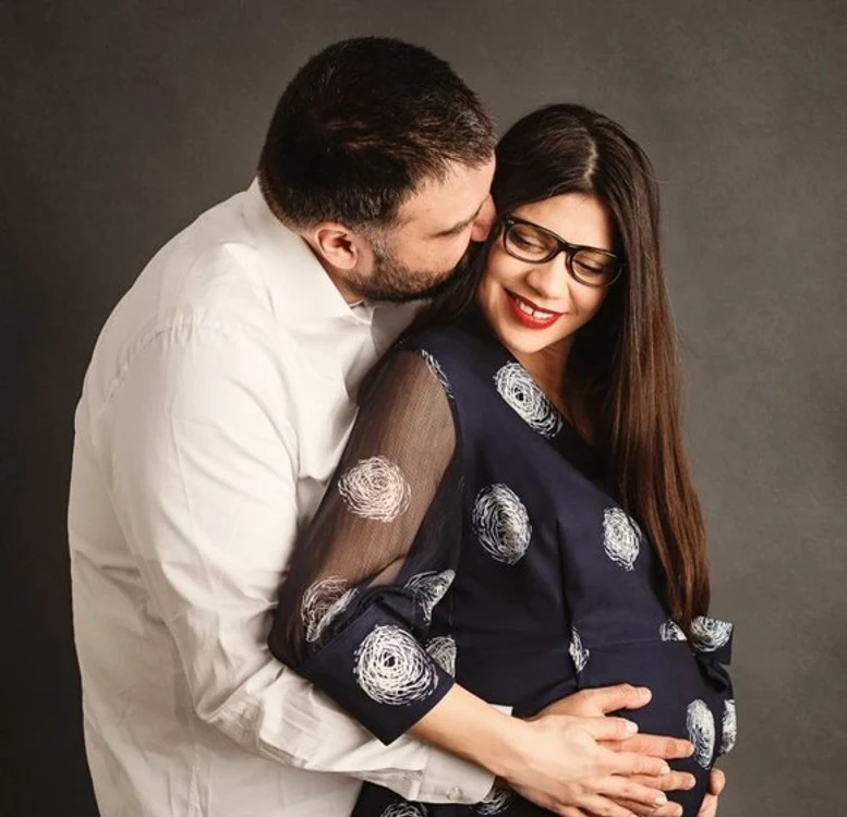 
    Laura Andreşan şi Grasu XXL (în plan îndepărtat) s-au învârtit printre standurile de la Romexpo, în urmă cu două lunifoto: Mihai Ionescu  