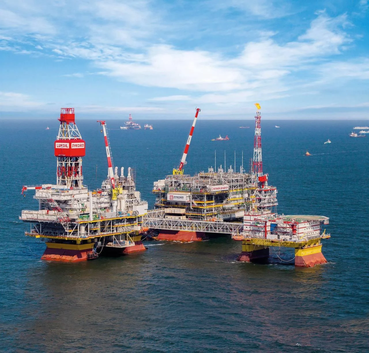 Atac cu drone asupra unei platforme Lukoil din Marea Caspică, anunțat de Kiev