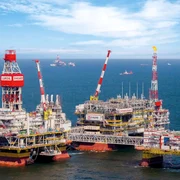 platforma petrolieră Filanovski a Lukoil FOTO X / Tim White @TWMCLtd