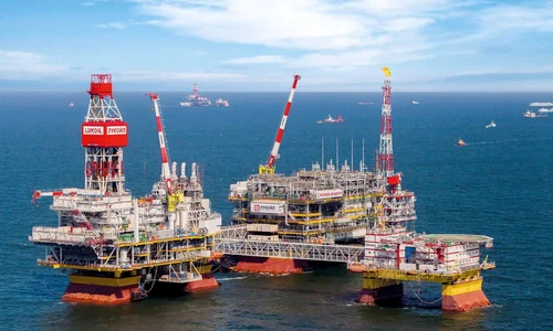platforma petrolieră Filanovski a Lukoil FOTO X / Tim White @TWMCLtd