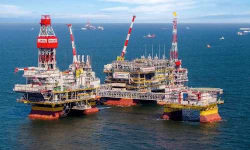 platforma petrolieră Filanovski a Lukoil FOTO X / Tim White @TWMCLtd