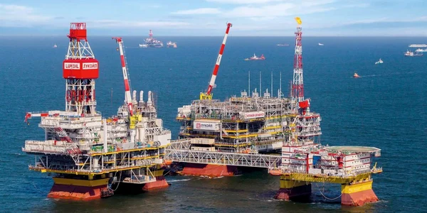 platforma petrolieră Filanovski a Lukoil FOTO X / Tim White @TWMCLtd
