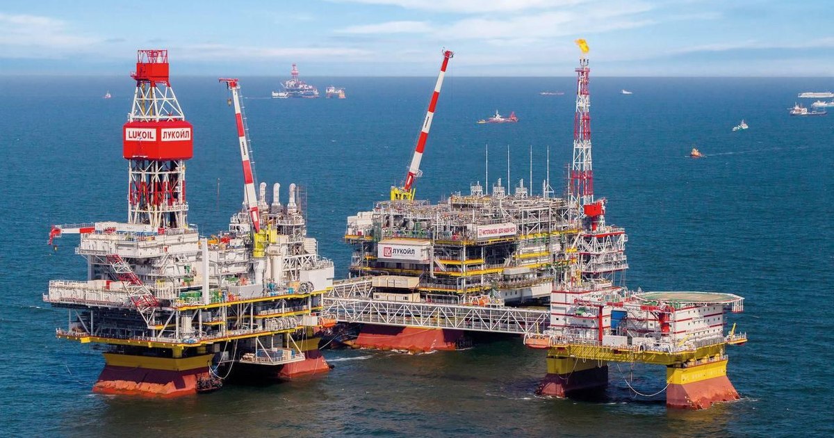 Dronele ucrainene atacă platforma Lukoil în Marea Caspică