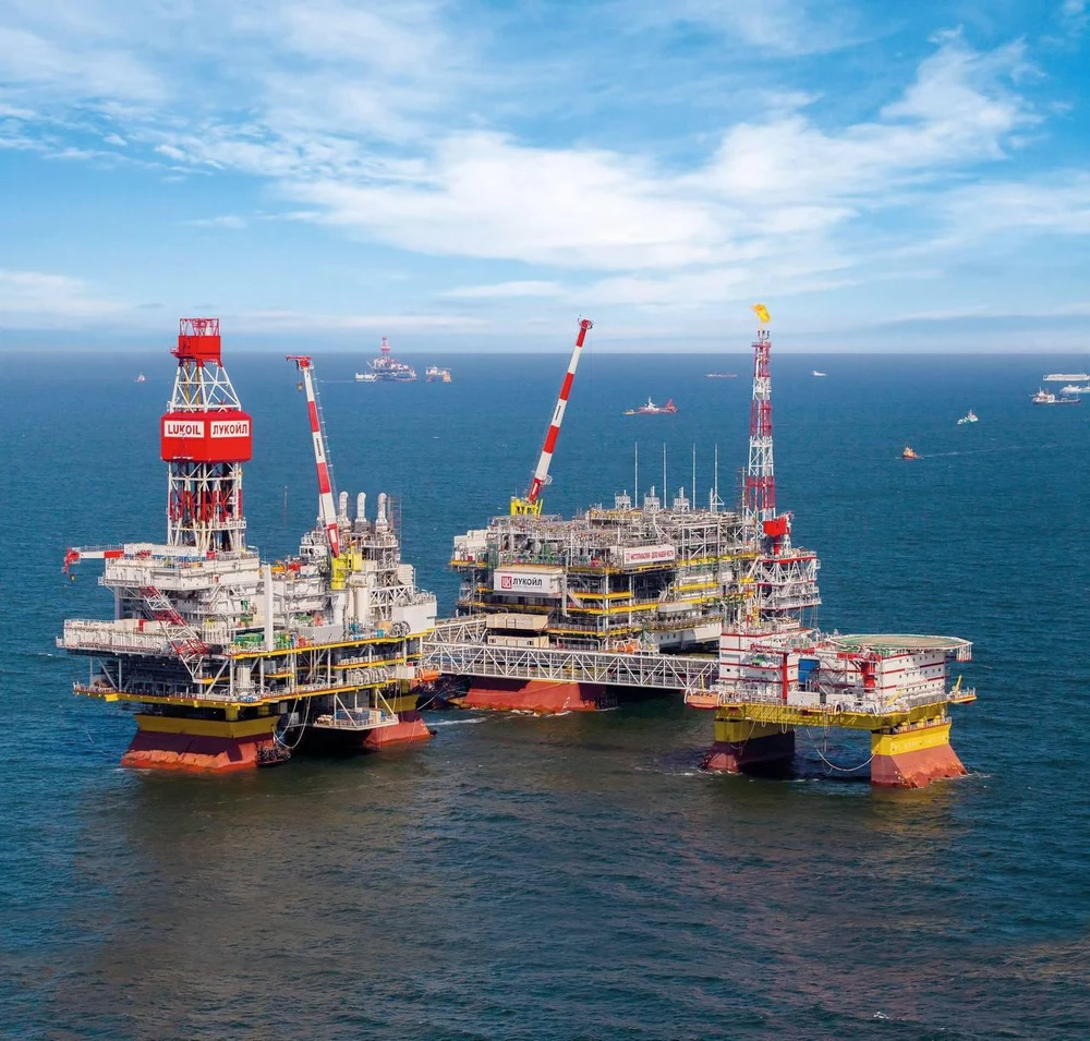 Atac cu drone asupra unei platforme Lukoil din Marea Caspică, anunțat de Kiev