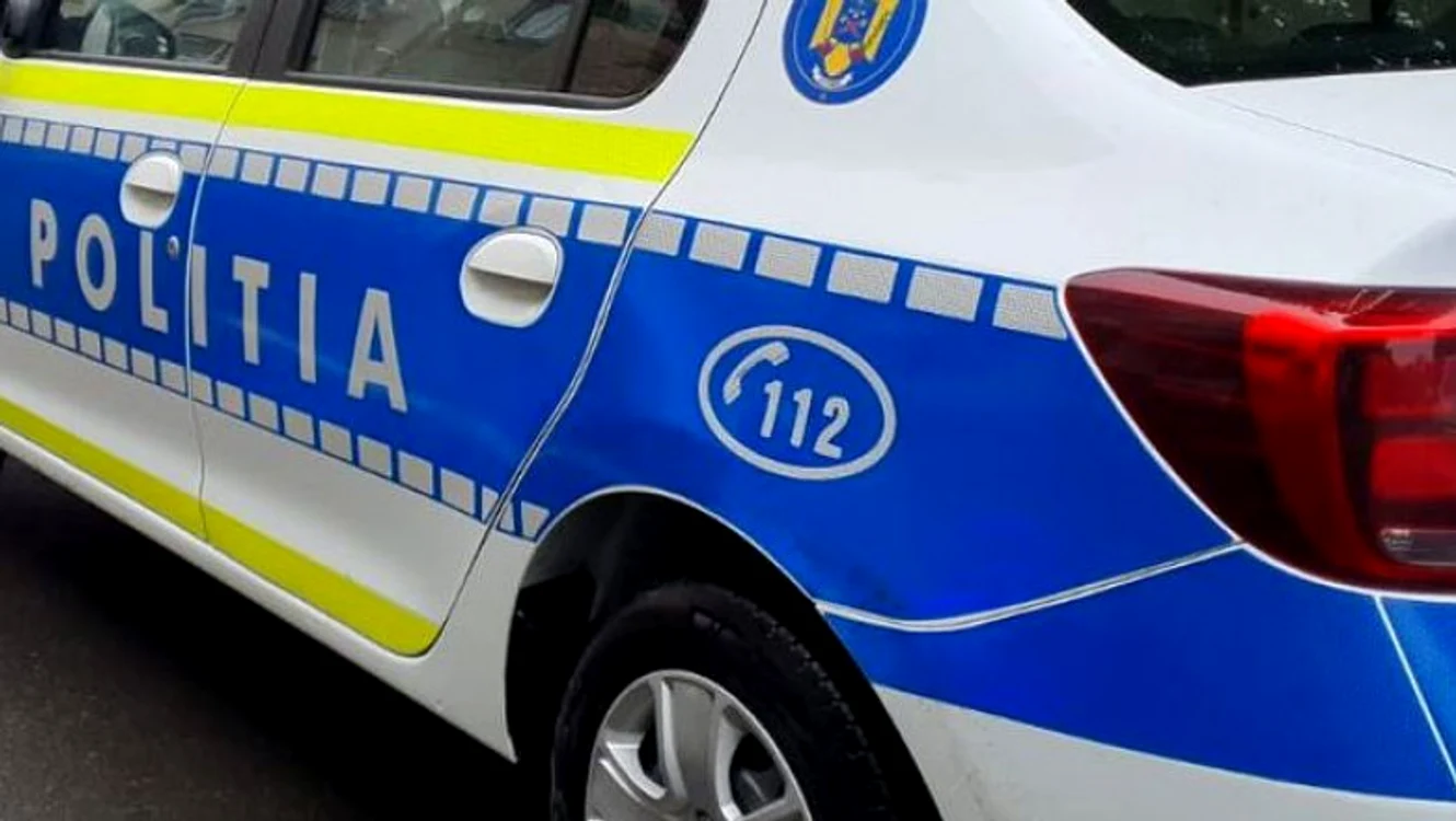 
    Un agent de pază al unui supermarket din municipiul Ploieşti a fost agresat de doi tineri cărora le-a cerut să poarte masca de protecţieFoto: Facebook / Poliția Română  