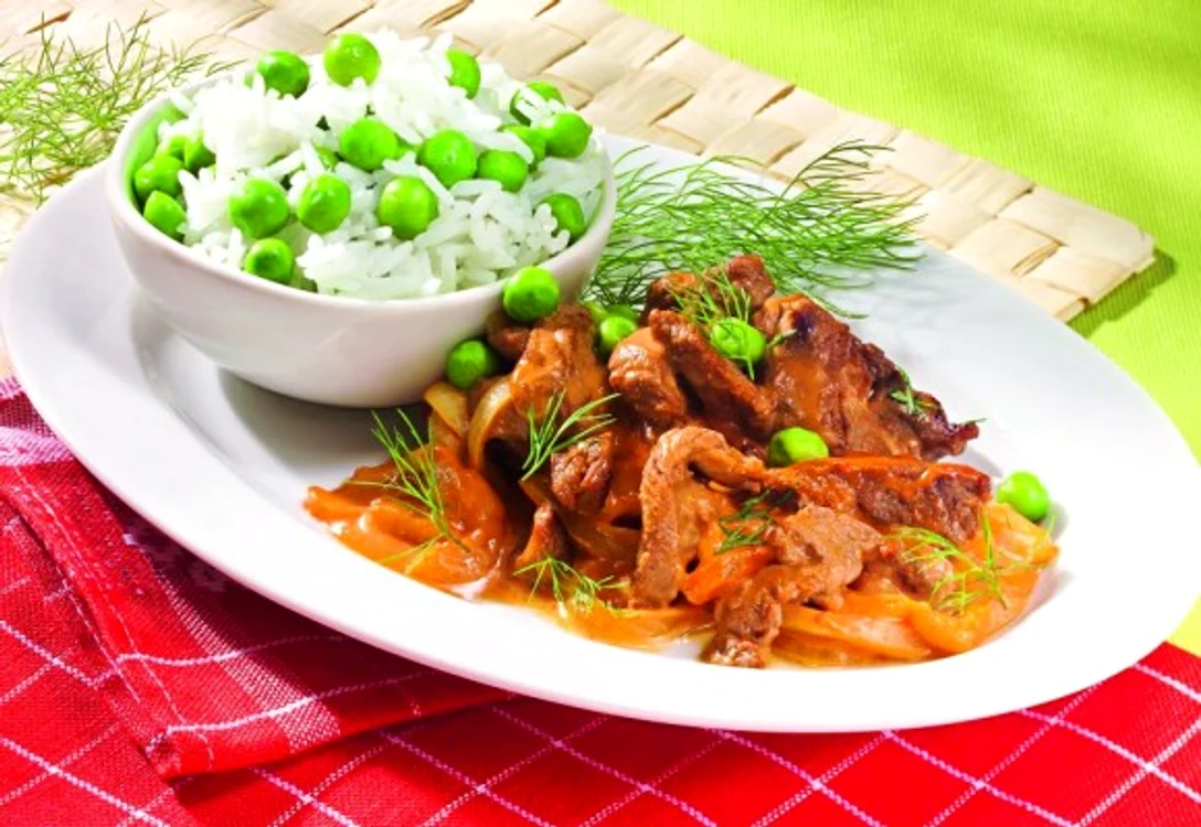 
    Încearcă o reţetă de vită Stroganoff cu orez şi mazăre.clickpoftabuna.ro  