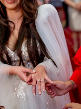 Emoții de proporții pentru Dana Săvuică. Fiica vedetei, Julie, a îmbrăcat rochia de mireasă. FOTO
