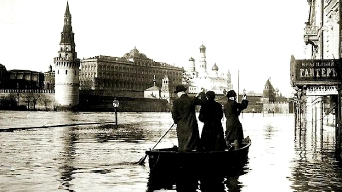 FOTO: Moscova sub ape  Marea inundaţie din 1908 jpeg