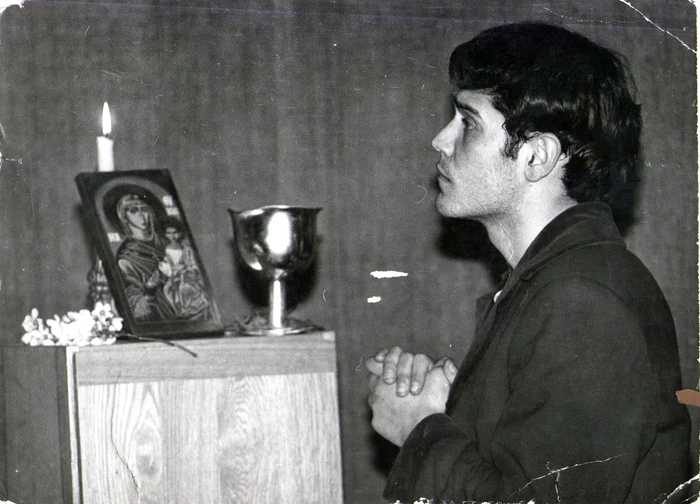 Gheorghe Ifrim a studiat Actoria în cadrul UNATC, la clasa profesorului Gelu Colceag