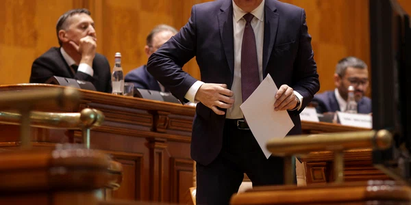 Ședințele camerelor reunite ale Parlamentului României organizate pentru asumarea răspunderii Guvernului pe pachetul 2 de măsuri fiscal-bugetare, în București. FOTO Inquam Photos / Octav Ganea
