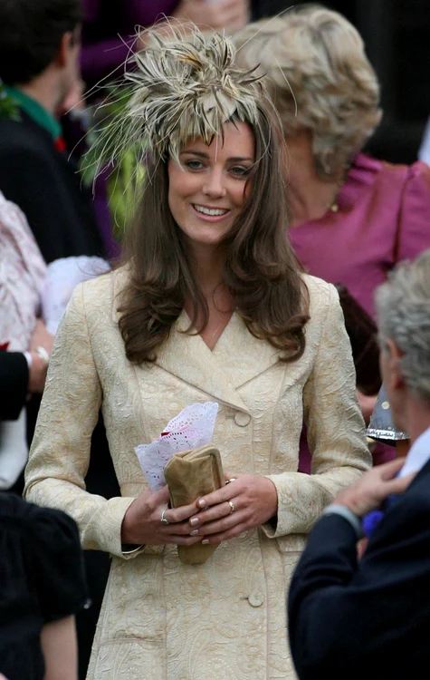 Kate Middleton , în 2006 la nunta Laurei Parker Bowles FOTO: Reuters