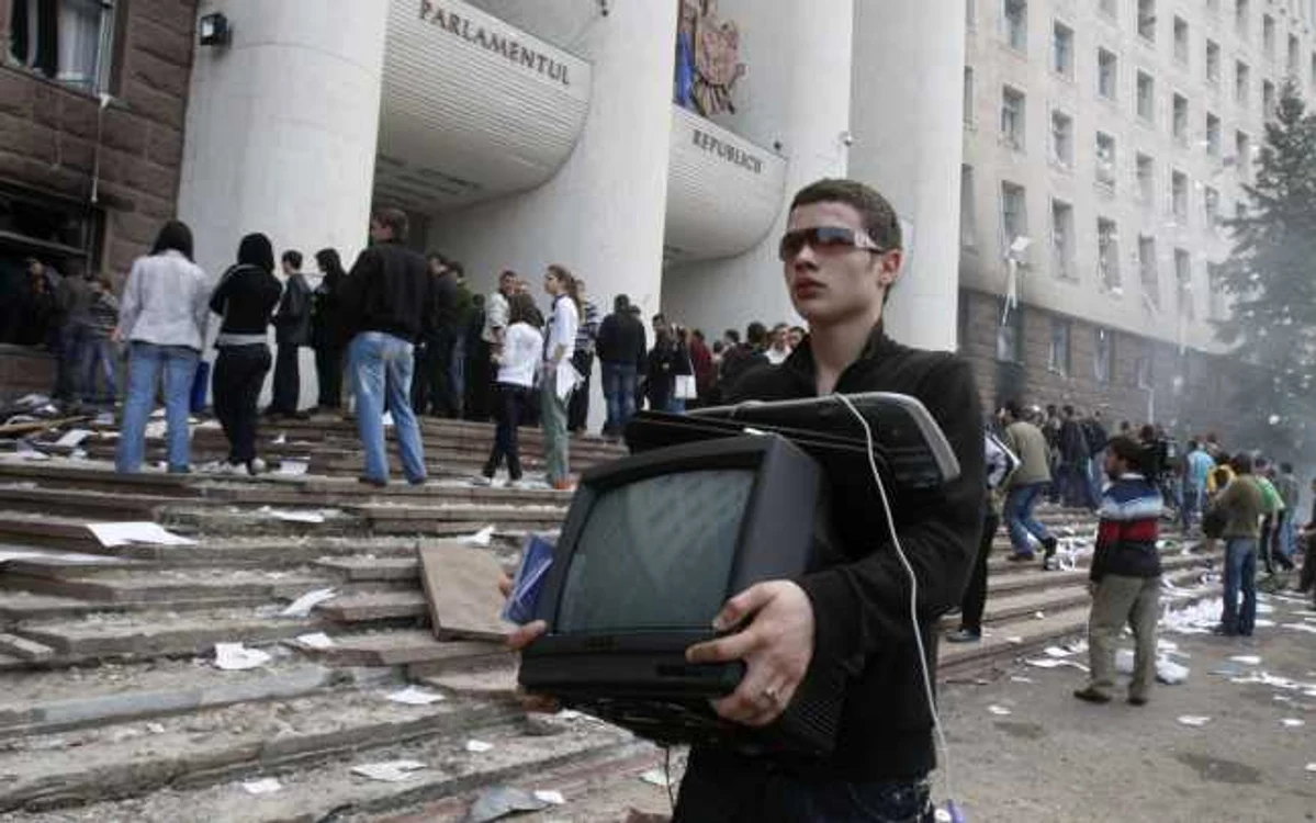 Astăzi se împlinesc 14 ani de la protestele violente de la Chișinău. FOTO: Arhivă