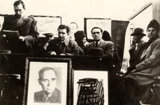 Nicolae Ceauşescu la un miting electoral, în 1946 (© „Fototeca online a comunismului românesc”, cota: 1/1946)