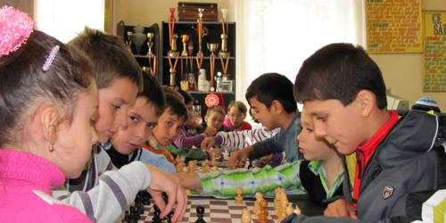 Botoşani: Cursuri de şah la Palatul Copiilor 