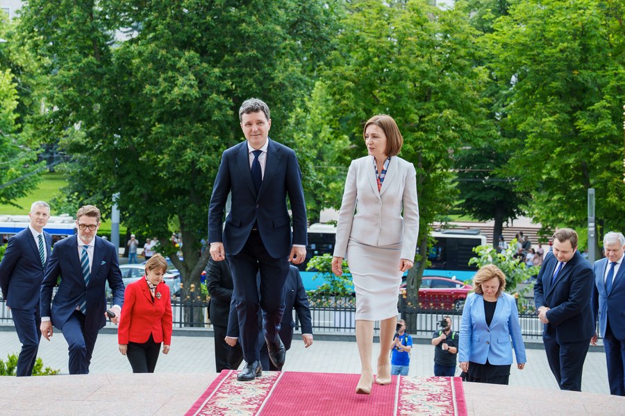 Maia Sandu vine la Bucureşti pentru a participa la Sfinţirea picturii Catedralei Naţionale. Va avea o întrevedere cu Nicuşor Dan