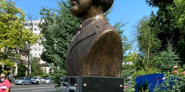 Statuie Octavian Goga
