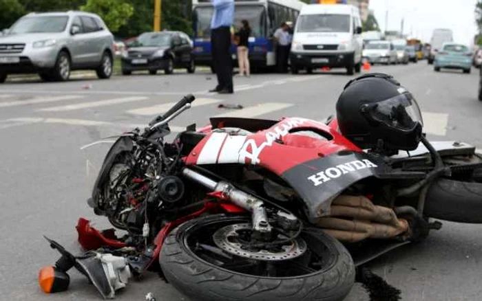 Motocicleta a rămas pe bulevard 