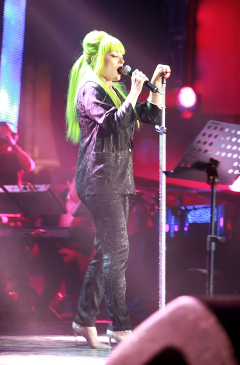 Delia a purtat pe sub sacoul elegant, accesoriul care a făcut-o să fie sexy