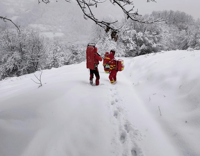 Operaţiune dramatică de salvare. Cei trei ucraineni blocați în zăpadă, în munți, nu au fost găsiți. Nu ar fi ascultat indicațiile salvamontiștilor