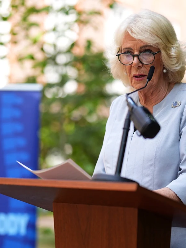 Regina Camilla în lacrimi povestind despre boala mamei sale. FOTO: Familia Regală