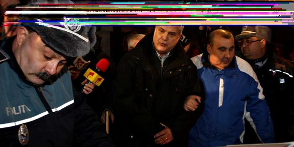 Adrian Nastase este insotit catre penitenciarul Rahova - 6 ianuarie 2014 FOTO Mediafax