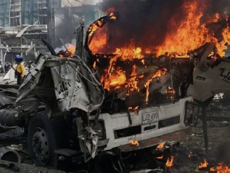 Atac devastator în Columbia: Cinci morți și zeci de răniți după ce un camion-capcană a explodat. „Statul nu va ceda terorismului”