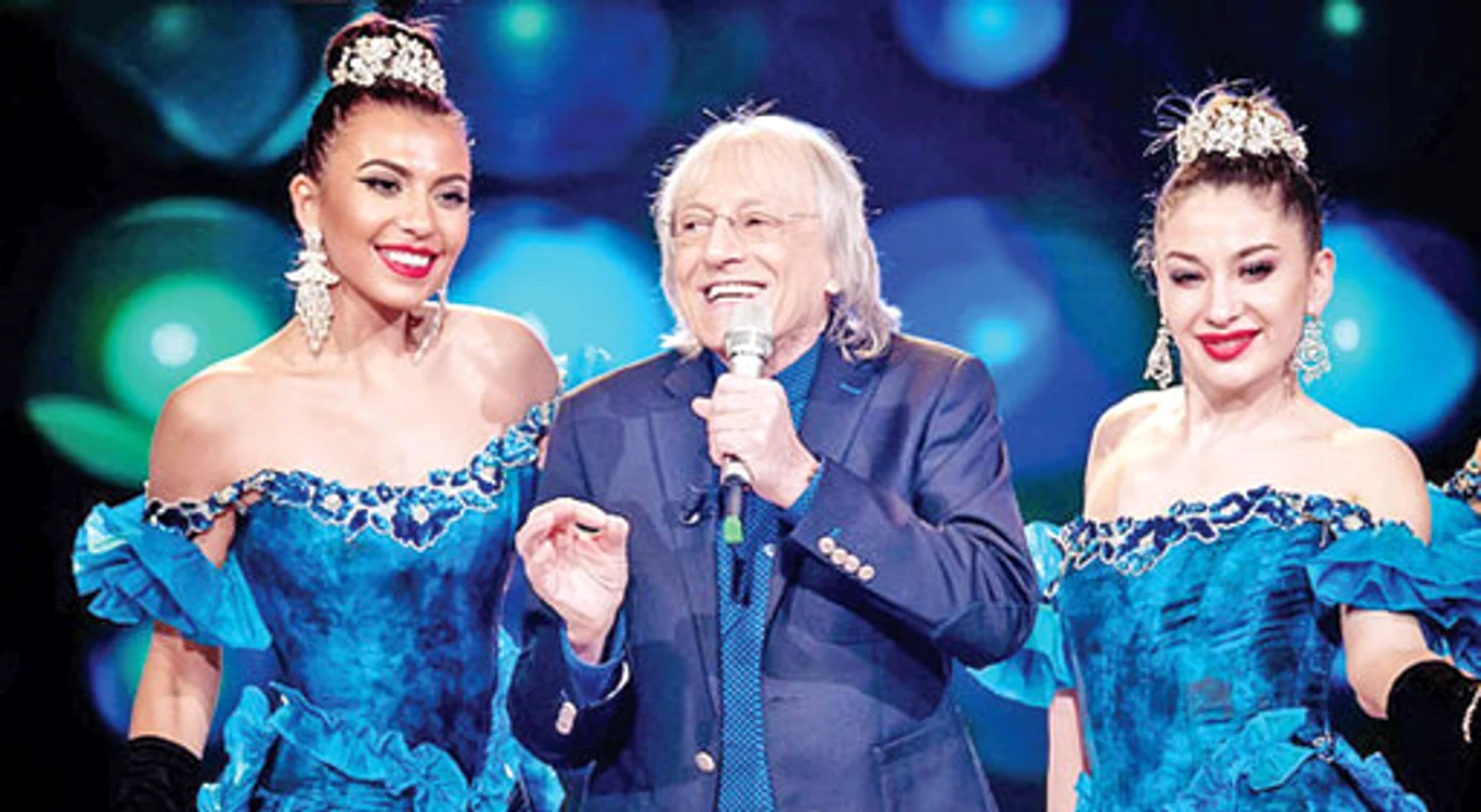 Mihai  Constantinescu  a cântat  în emisiune  melodiile  „O lume  minunată”  şi „Sus  în deal” 