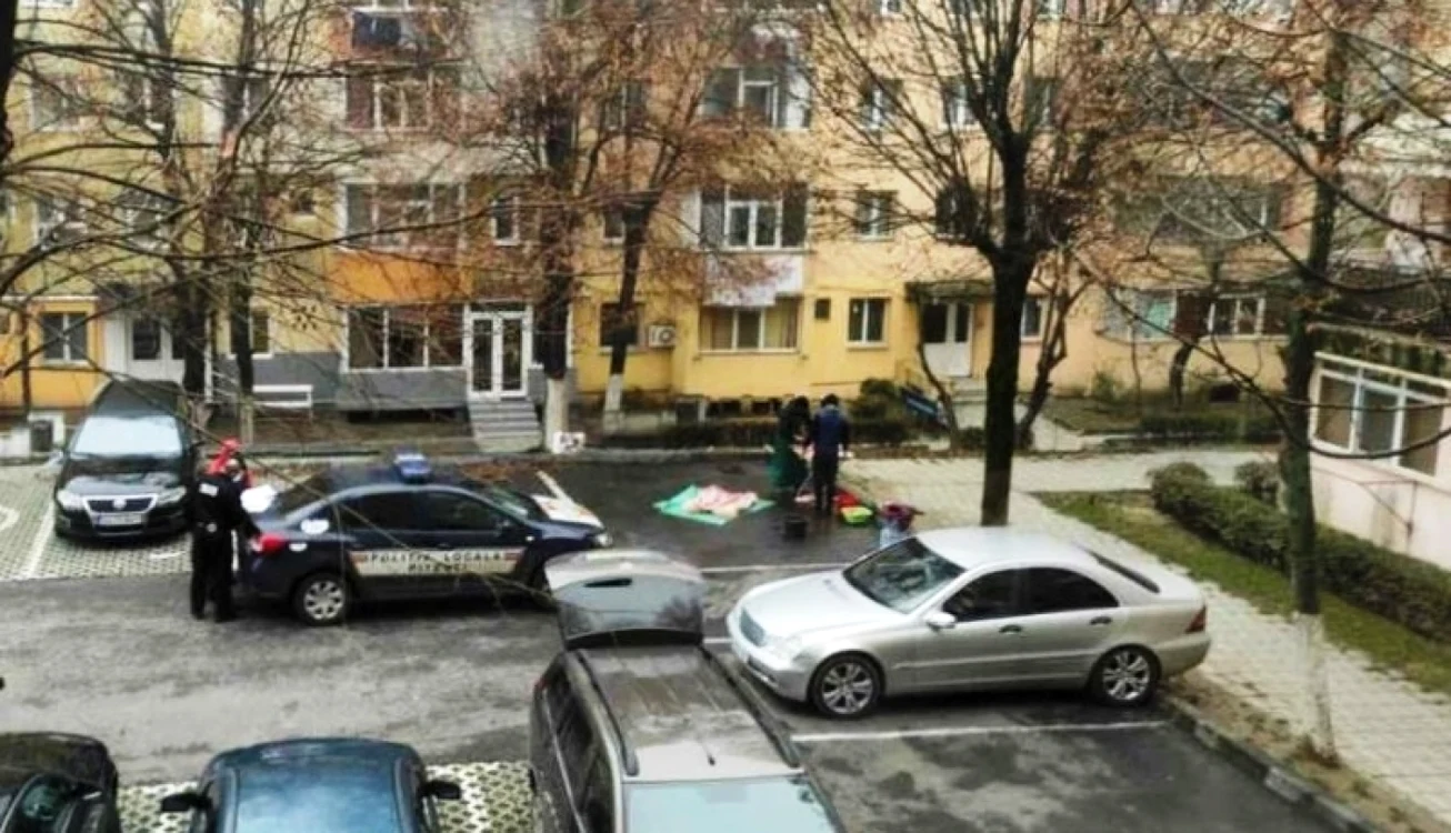 Porc tăiat la bloc. FOTO: Ziarul Argesul