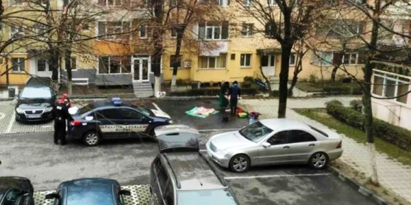 Porc tăiat la bloc. FOTO