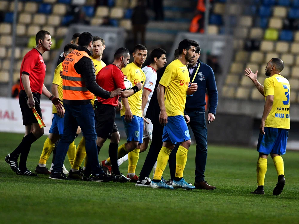 
    Spiritele s-au încins pe finalul meciului Petrolul - SepsiFoto: sportpictures.eu  