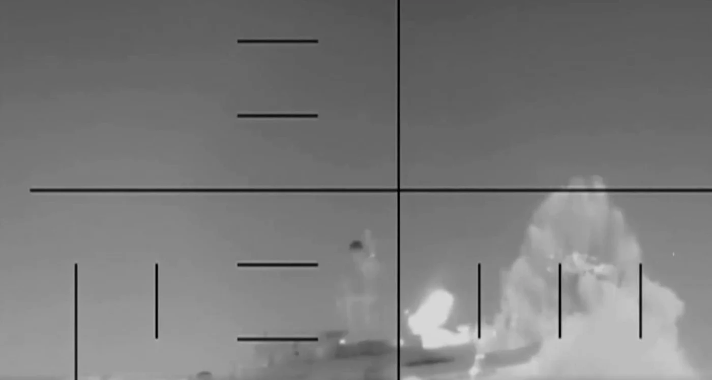 Momentul exploziei navei iraniene IRIS. FOTO: captură video Pentagon