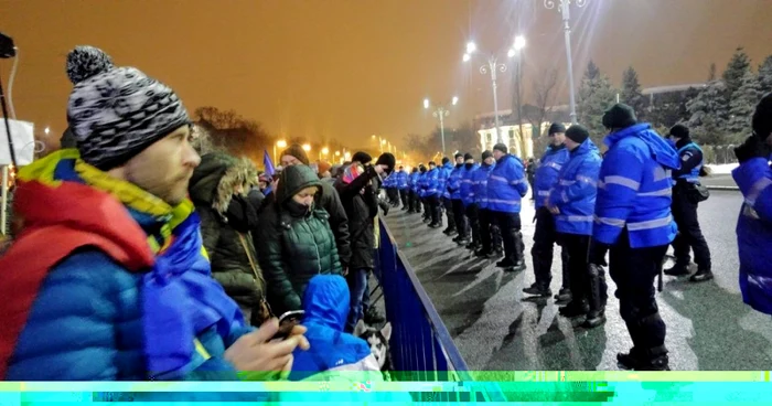 Mai mulţi protestatari au provocat forţele de ordine