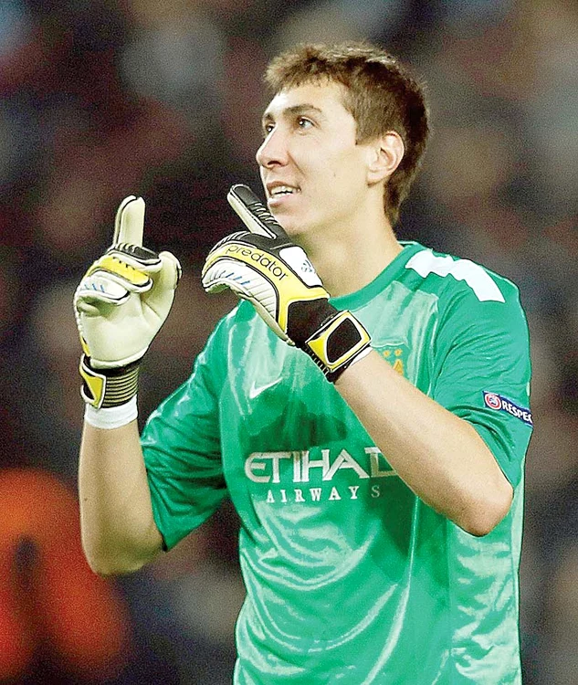 
    Pantilimon a fost  desemnat cel mai bun portar din Premier League  