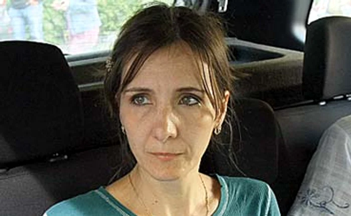 
    Acelaşi judecător, care a decis  în 13 aprilie arestarea Anamariei Nedelcu,  a hotărât ieri s-o extrădeze  