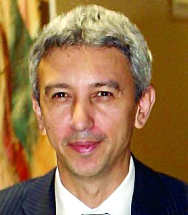 
    Dan Diaconescu  