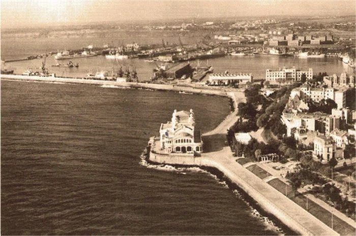 O vedere aeriană din 1942 a Cazinoului și a unei părți din litoralul constănțean