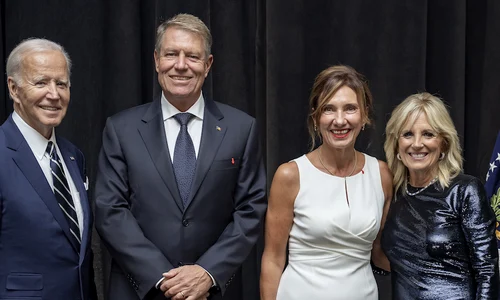 Klaus Iohannis si Carmen Iohannis in alb in America la New York 2022 (1) jpeg