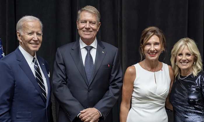 Klaus Iohannis si Carmen Iohannis in alb in America la New York 2022 (1) jpeg