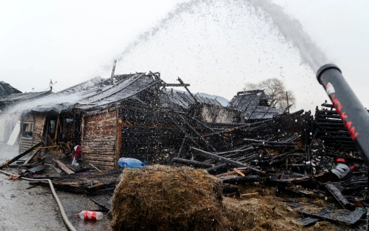 Incendiul a fost greu de stăpânit FOTO Facebook